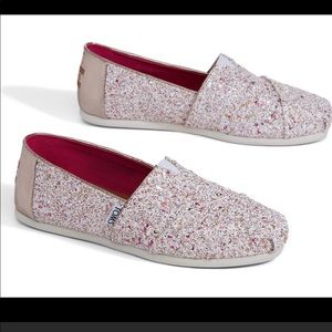 TOMS rare candy cane party edition💕